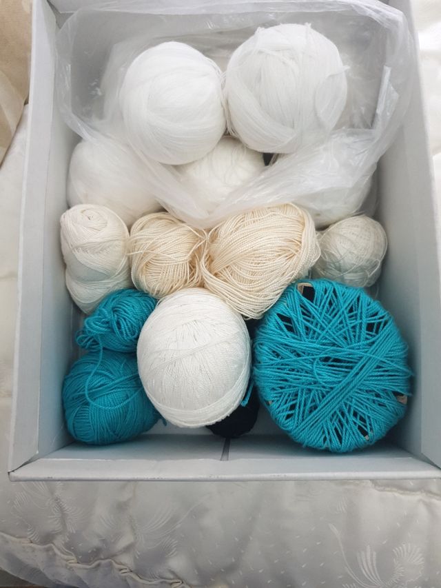 Restos de ovillos, de perle y lana