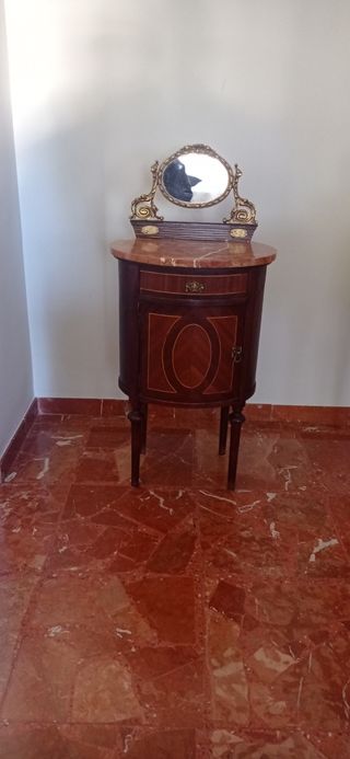 Comodini e comodino in stile francese