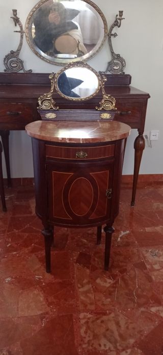 Comodini e comodino in stile francese