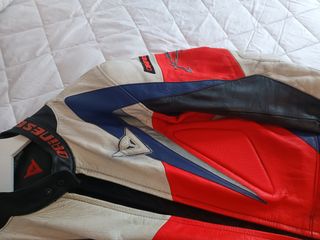 Mono cuero dainese K