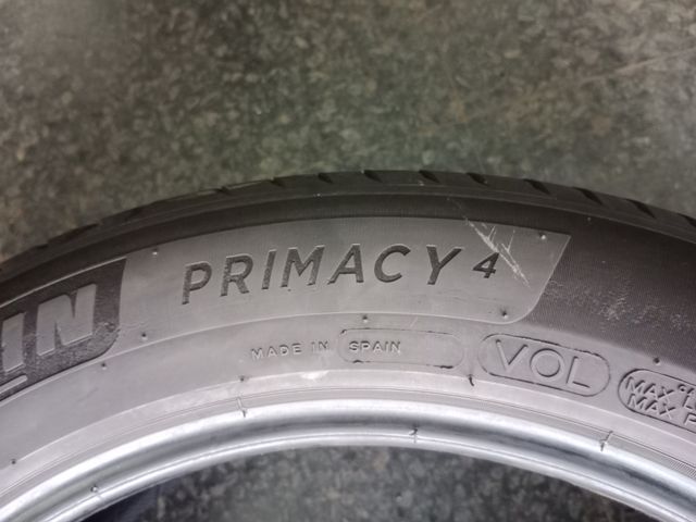 E(6) 215.55.18.99V Michelin.