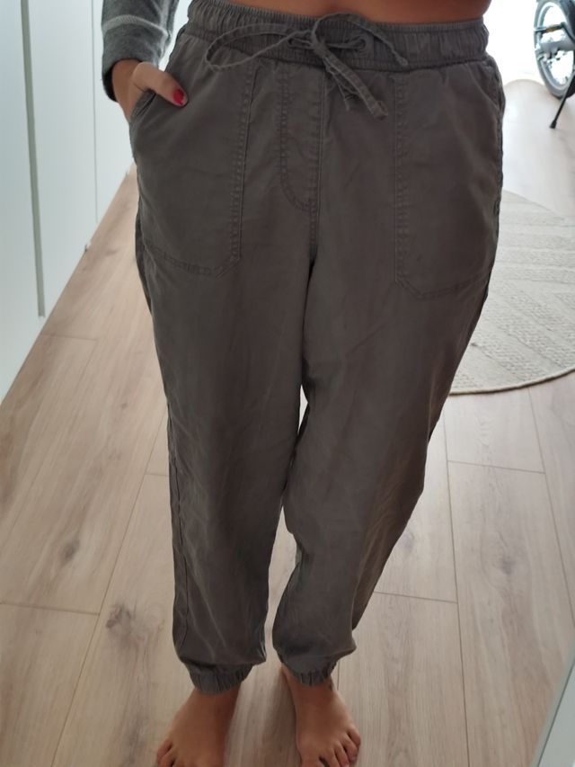Pantalón gris baggy
