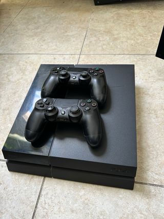 Ps4+2mandos 