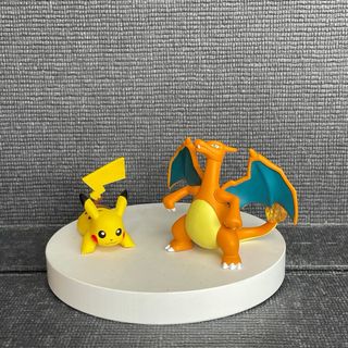 Pokemon Takara Tomi Charizard Pikachu