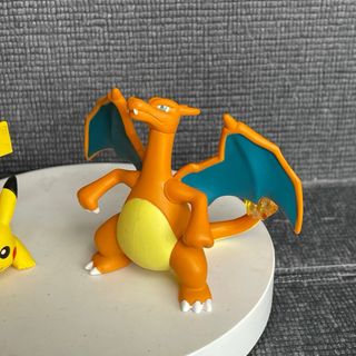 Pokemon Takara Tomi Charizard Pikachu
