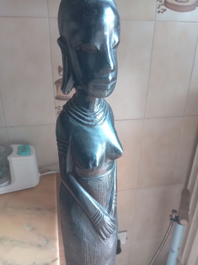 Statua donna africana in ebano