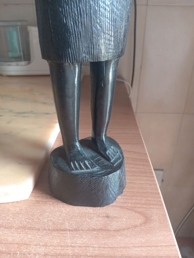 Statua donna africana in ebano
