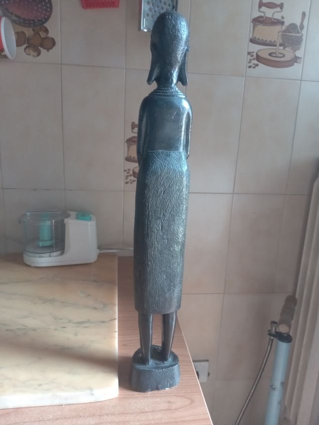 Statua donna africana in ebano