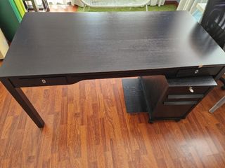 Escritorio de madera 
