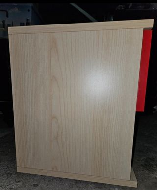 Comodino in legno per cameretta 55 cm x55 cm.