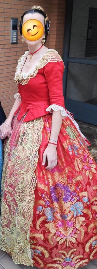 Traje de fallera, cancán, zapatos, aderezo, peinet