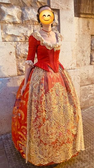 Traje de fallera, cancán, zapatos, aderezo, peinet