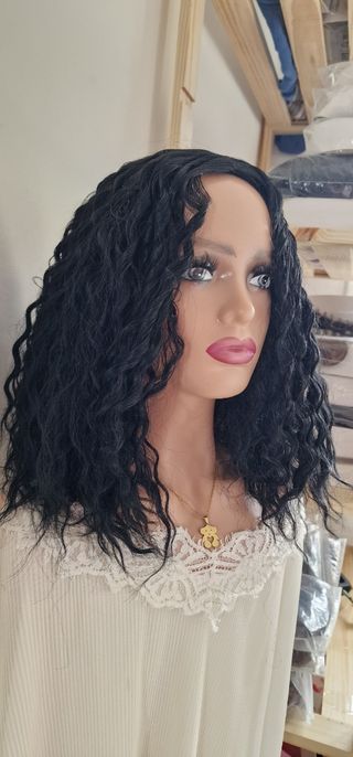 Peluca negra rizada 