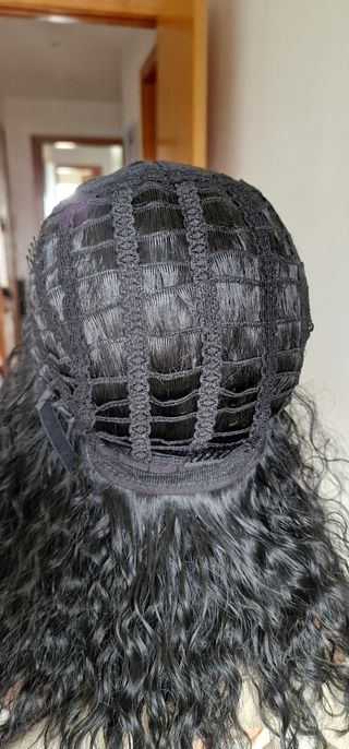 Peluca negra rizada 