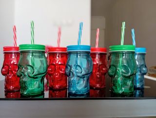 Vasos cristal con tapa de calaveras