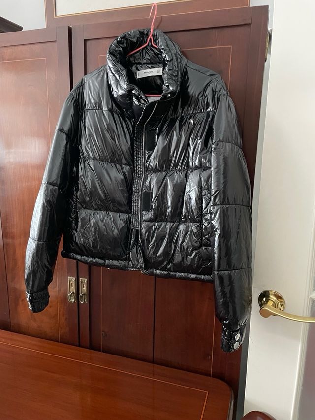 Cazadora mujer negra