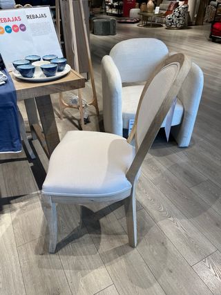 Sillas tapizadas beige estilo francés – madera nat