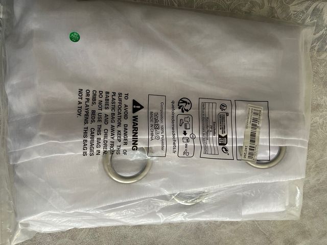 Cortina blanca con ollaos NUEVA