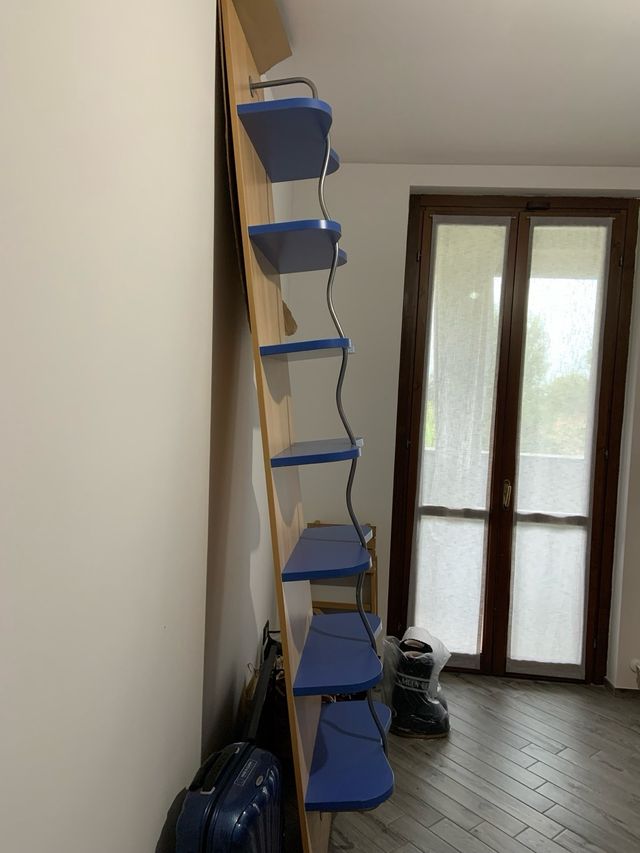 Cameretta con armadio a ponte e libreria