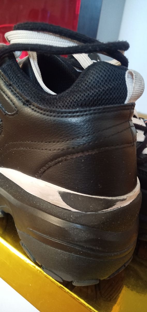 ZAPATILLAS CON PLATAFORMA Y ABALORIOS