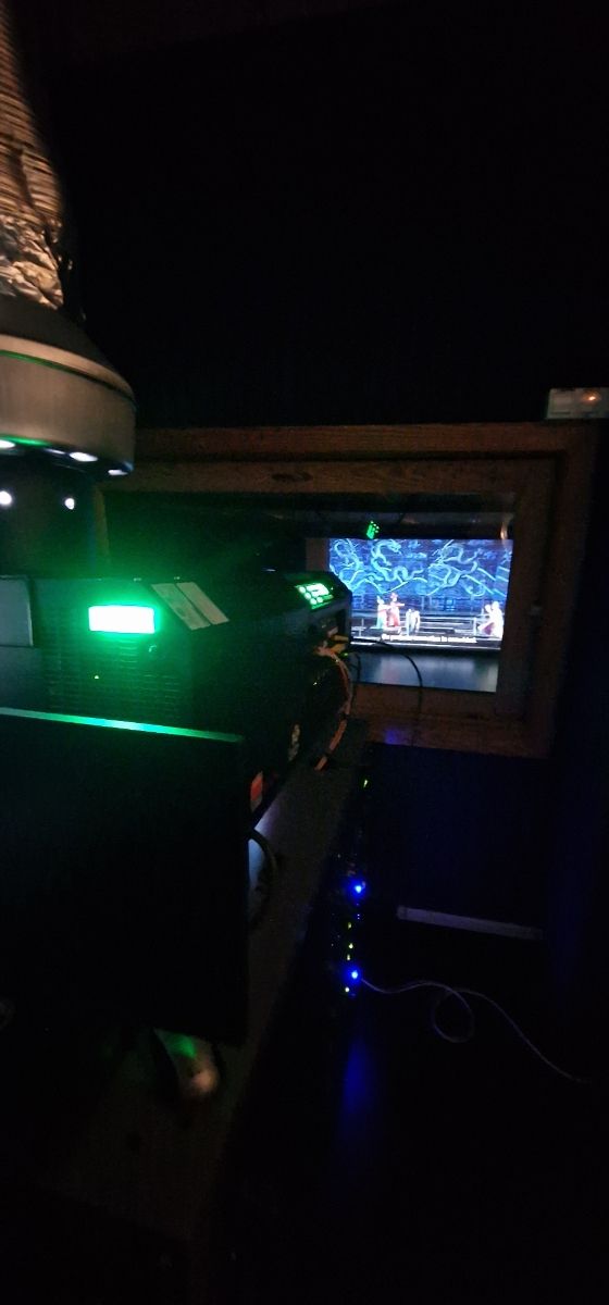 Proyector Barco Dp2k-10s + lente + servidor