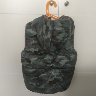 Chaleco de niño color verde militar