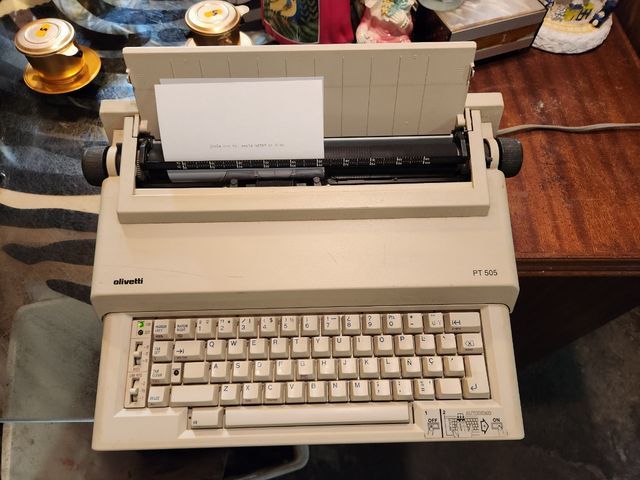 MACCHINA DA SCRIVERE OLIVETTI PT505