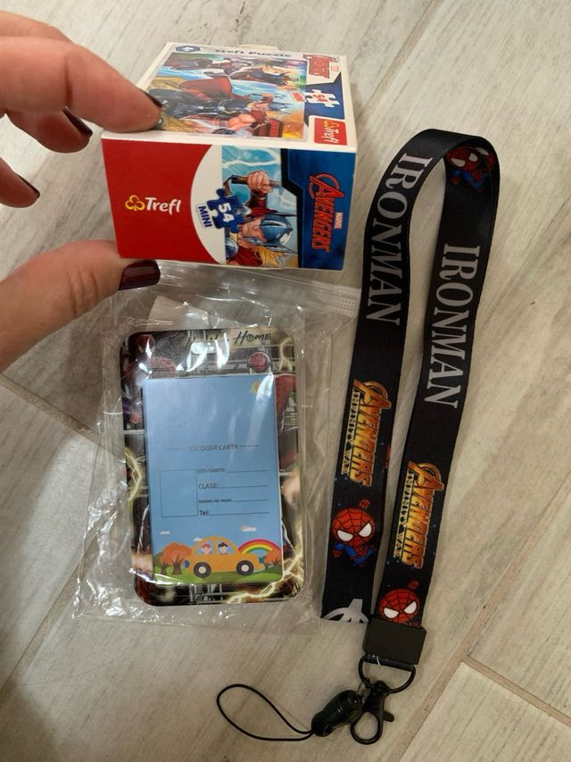Mini Puzzle avengers + porta badge spiderman