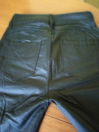 Pantalón encerado