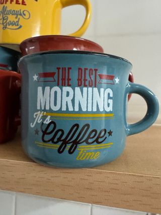 Conjunto de tazas de 80 ml y 280 ml.