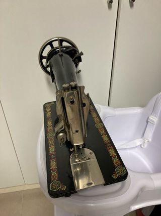 Maquina de coser antigua