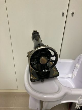 Maquina de coser antigua