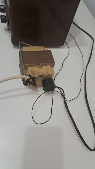 Radio antigua Phillips 1953.