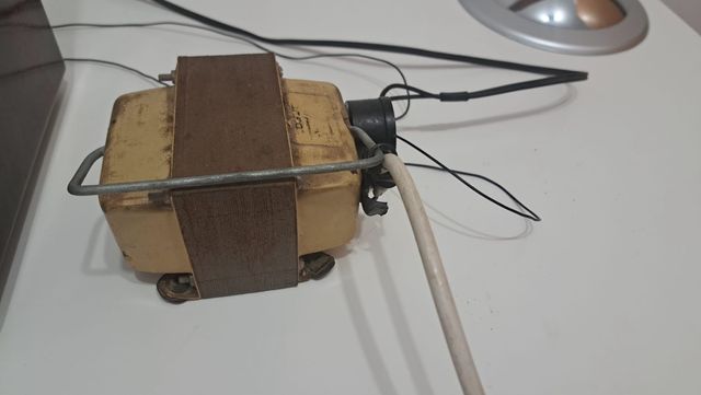 Radio antigua Phillips 1953.