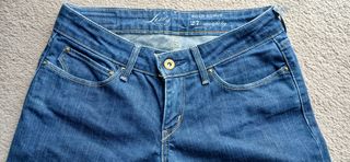 Levis Bold Curve straight leg talla 27
