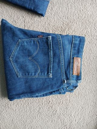 Levis Bold Curve straight leg talla 27
