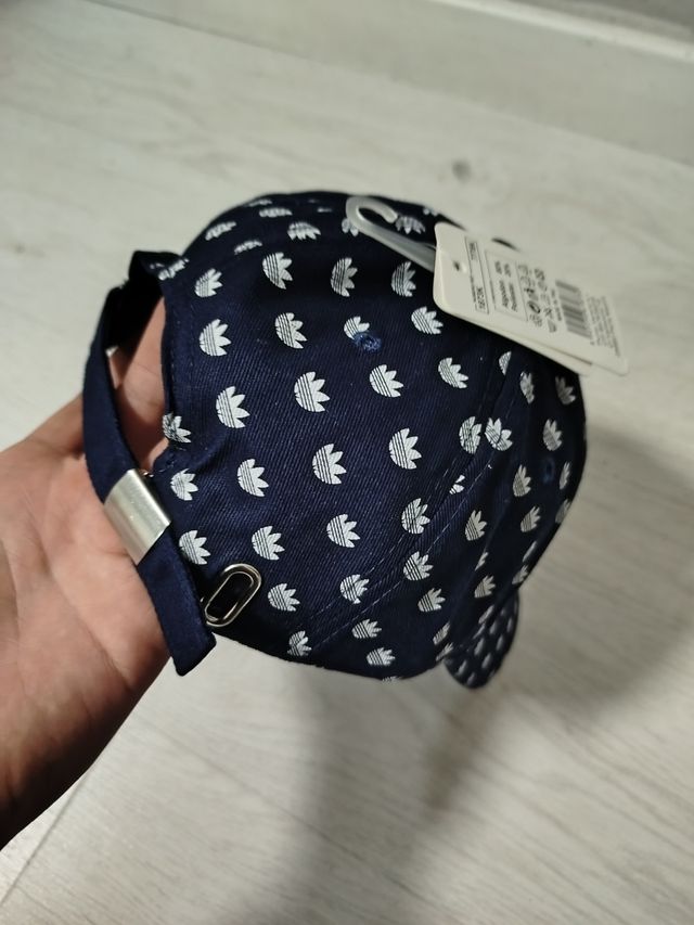 Gorras nuevas y otras