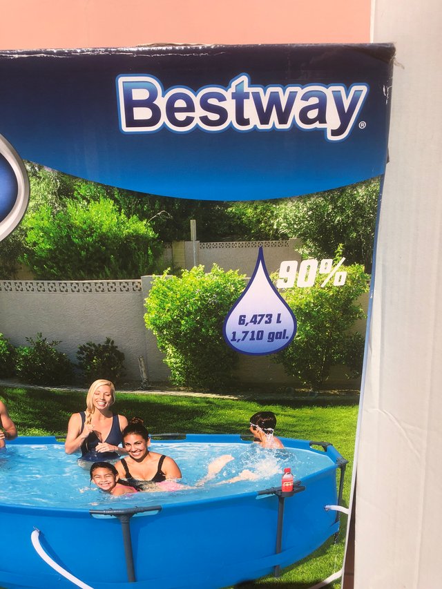 ESTUPENDA PISCINA CON SÓLO DOS MESES DE USO