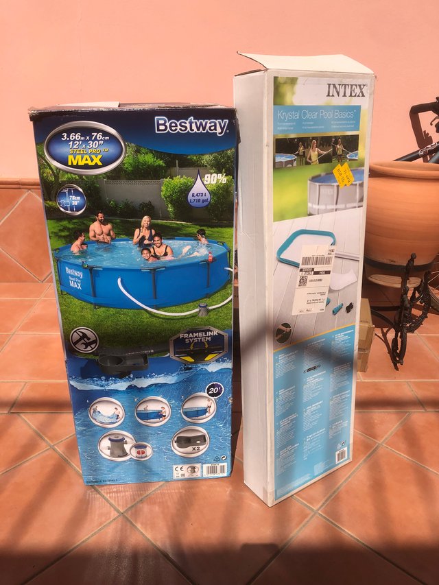 ESTUPENDA PISCINA CON SÓLO DOS MESES DE USO