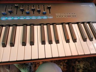 Teclado Novation Launchkey 49 MK3