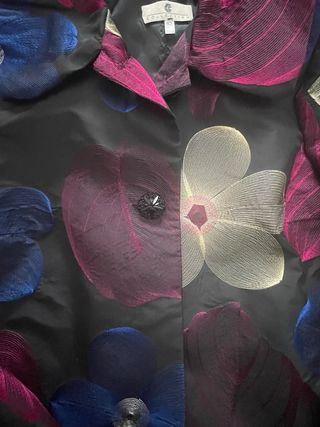 Chaqueta corta estampada sin estrenar