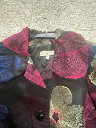 Chaqueta corta estampada sin estrenar