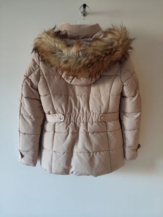 Cazadora tipo plumas sin estrenar.