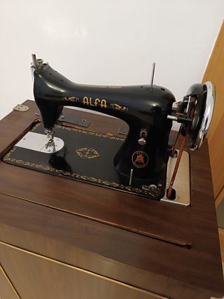 Maquina de coser alfa antigua