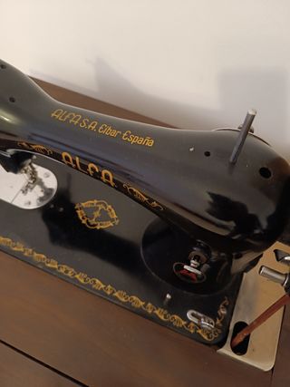 Maquina de coser alfa antigua