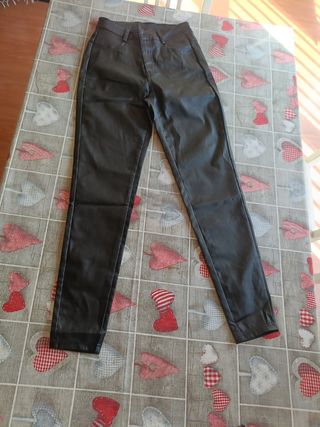 Pantalones cuero elástico mujer