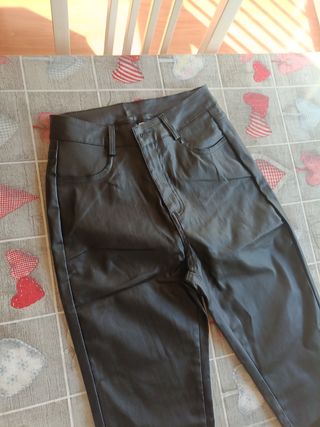 Pantalones cuero elástico mujer
