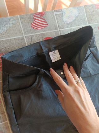 Pantalones cuero elástico mujer