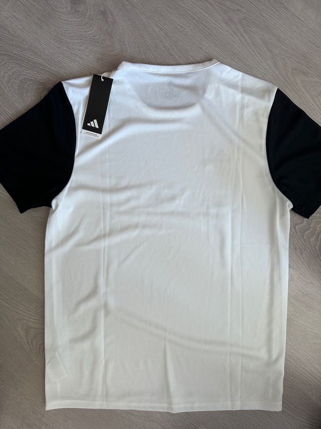 Camiseta adidas Aeroready. Nueva