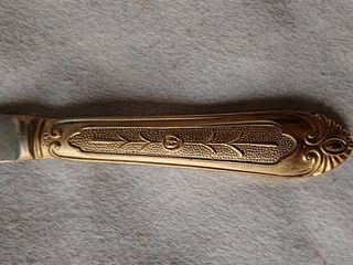 Posate placate oro e portatovagliolo